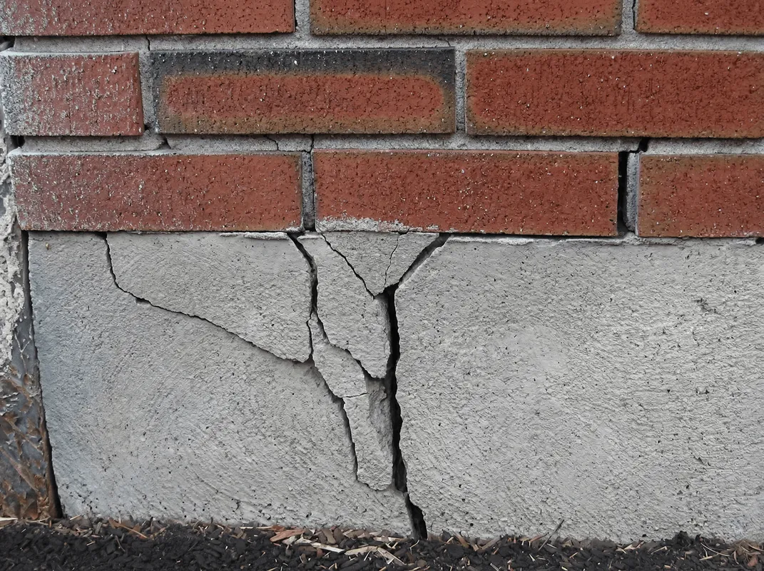 Concrete foundation with serious structural damage in Kansas City, KS